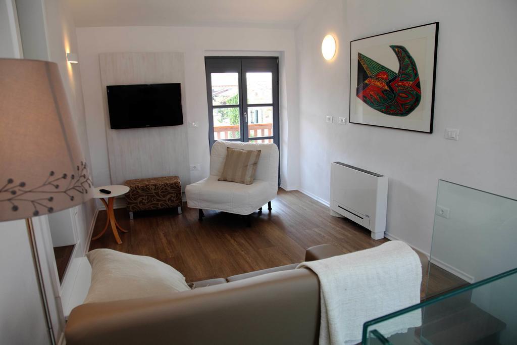 Dvor Apartments&Rooms Dobrovo Zimmer foto