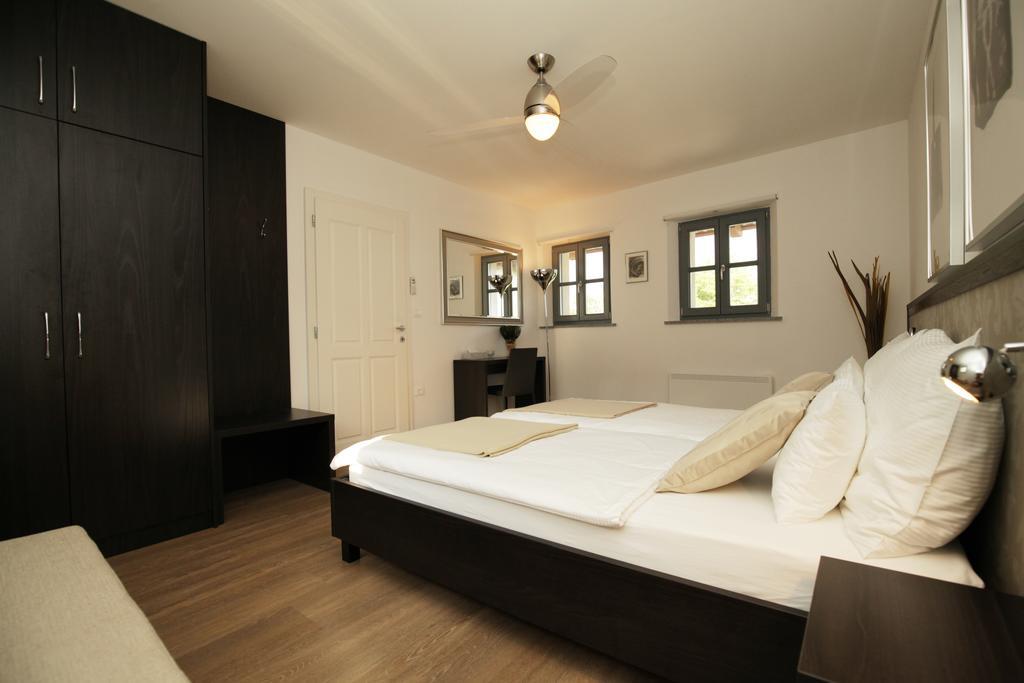 Dvor Apartments&Rooms Dobrovo Exterior foto